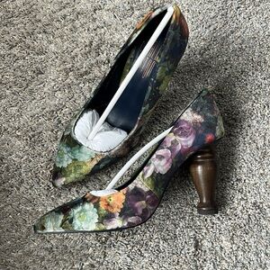 Charlotte Stone Baughn Floral Velvet Heels in size 7
